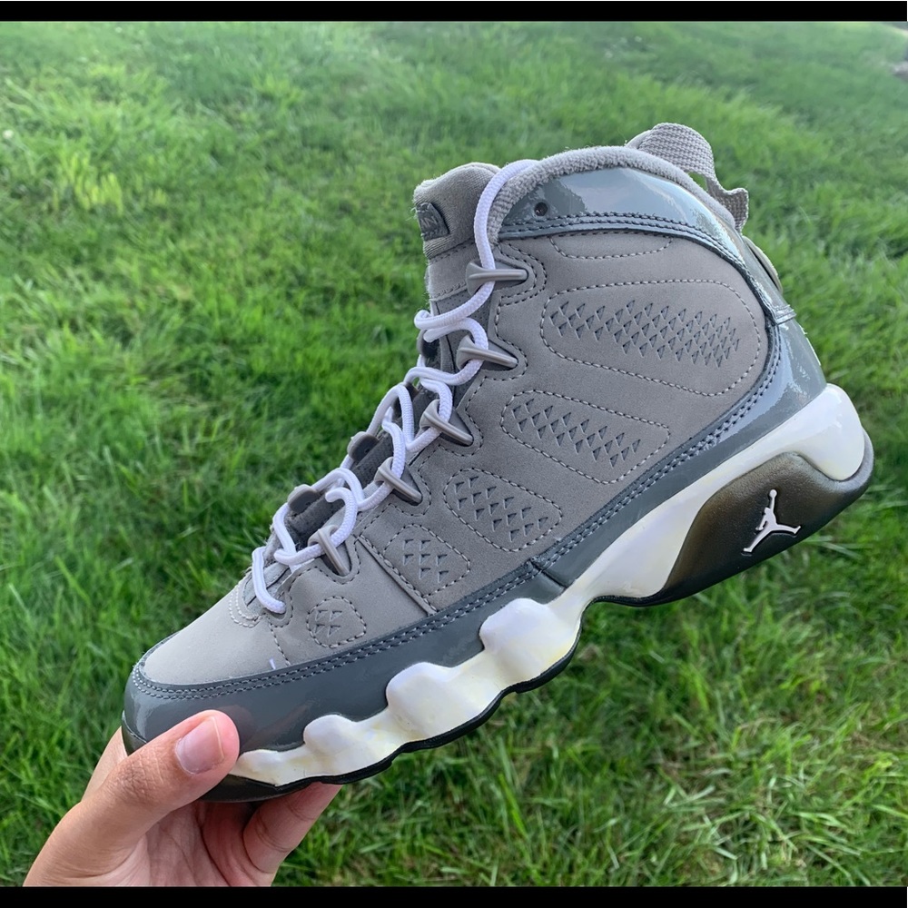 Air Jordan Cool Grey 9s- GS Size 4.5🤍